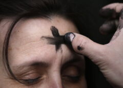 विश्व भर में ईसाई समुदाय मना रहा है ऐश वेडनेसडे