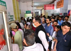 लखनऊ में डिप्टी CM ब्रजेश पाठक मरीज बनकर चक की लाइन में लगे, गंदगी पर फटकार लगाई