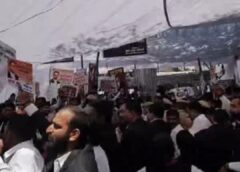 लखनऊ : बार एसोसिएशन चुनाव में वोट डालने पहुंचे वकील ; 22 पदों के लिए 116 प्रत्याशी मैदान में 