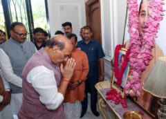 तीन दिवसीय दौरे पर लखनऊ पहुंचे रक्षा मंत्री राजनाथ सिंह, अपर्णा यादव के आवास जाकर व्यक्त की शोक संवेदना