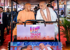 नोएडा एक्सपो में योगी-शाह की मौजूदगी, एक ही गाड़ी में किया ट्रेड शो का दौरा