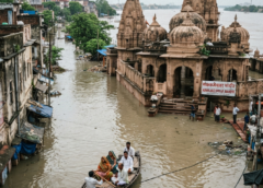 लखनऊ में बाढ़ का तांडव: हनुमत धाम मंदिर खुला, लेकिन कई प्रमुख स्थल और संस्थान पानी से घिरे